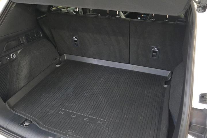Hvid Ford Kuga fra 2024