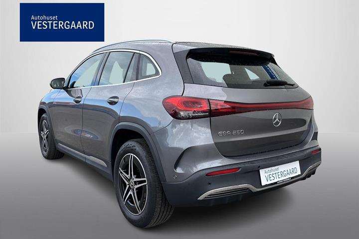 Grå Mercedes EQB250+ fra 2023