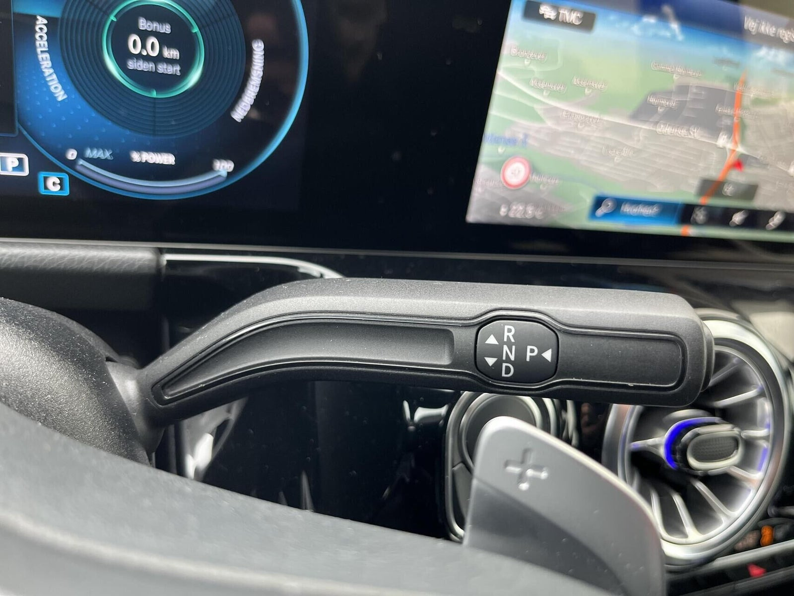 Grå Mercedes EQB250+ fra 2023