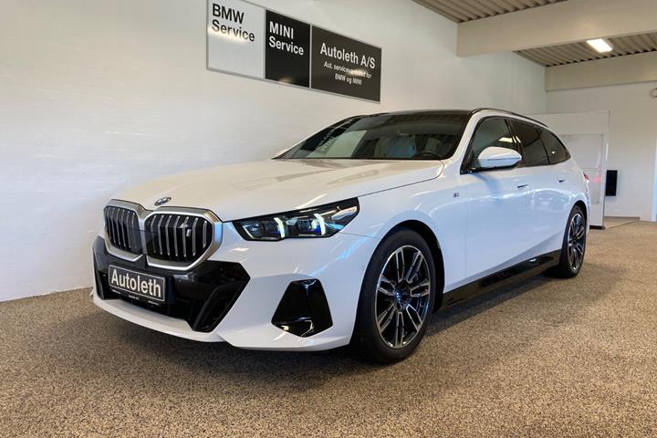 Hvid BMW i5 fra 2024