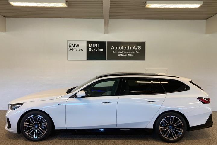Hvid BMW i5 fra 2024