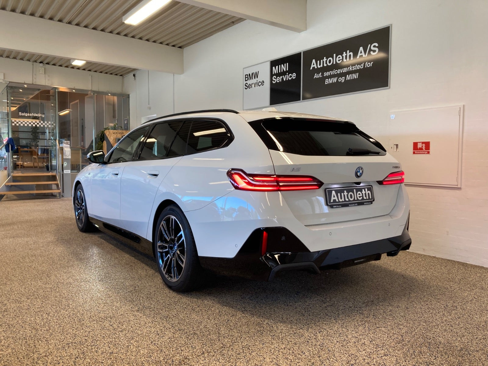 Hvid BMW i5 fra 2024