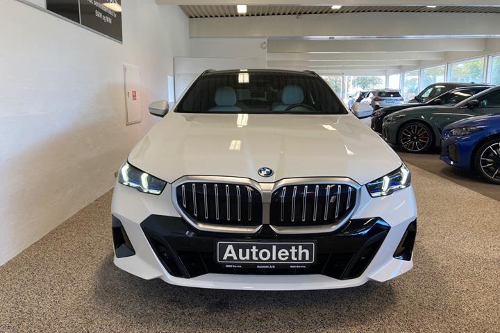 Hvid BMW i5 fra 2024
