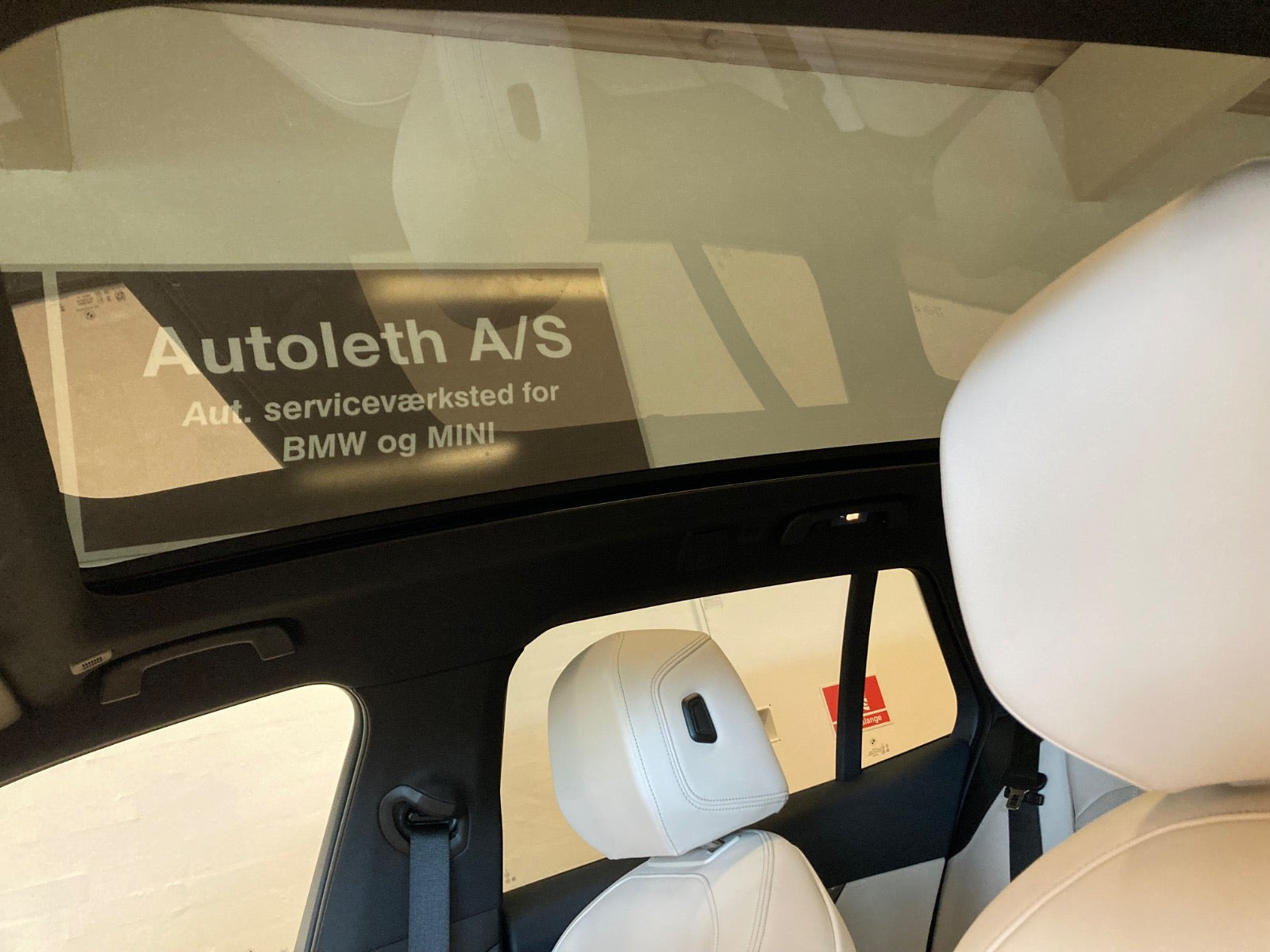 Hvid BMW i5 fra 2024