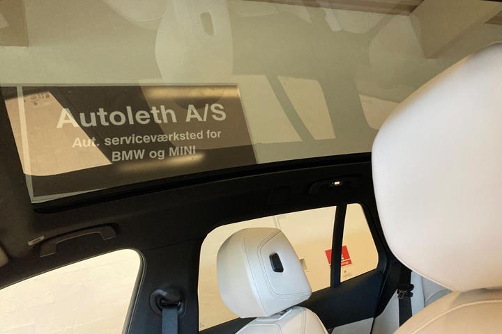 Hvid BMW i5 fra 2024