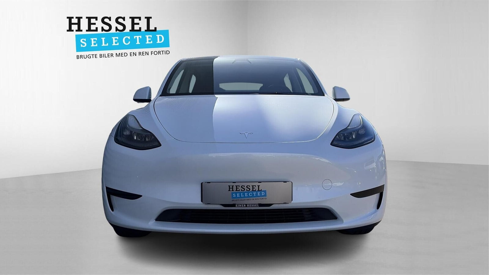 Hvid Tesla Model Y fra 2023