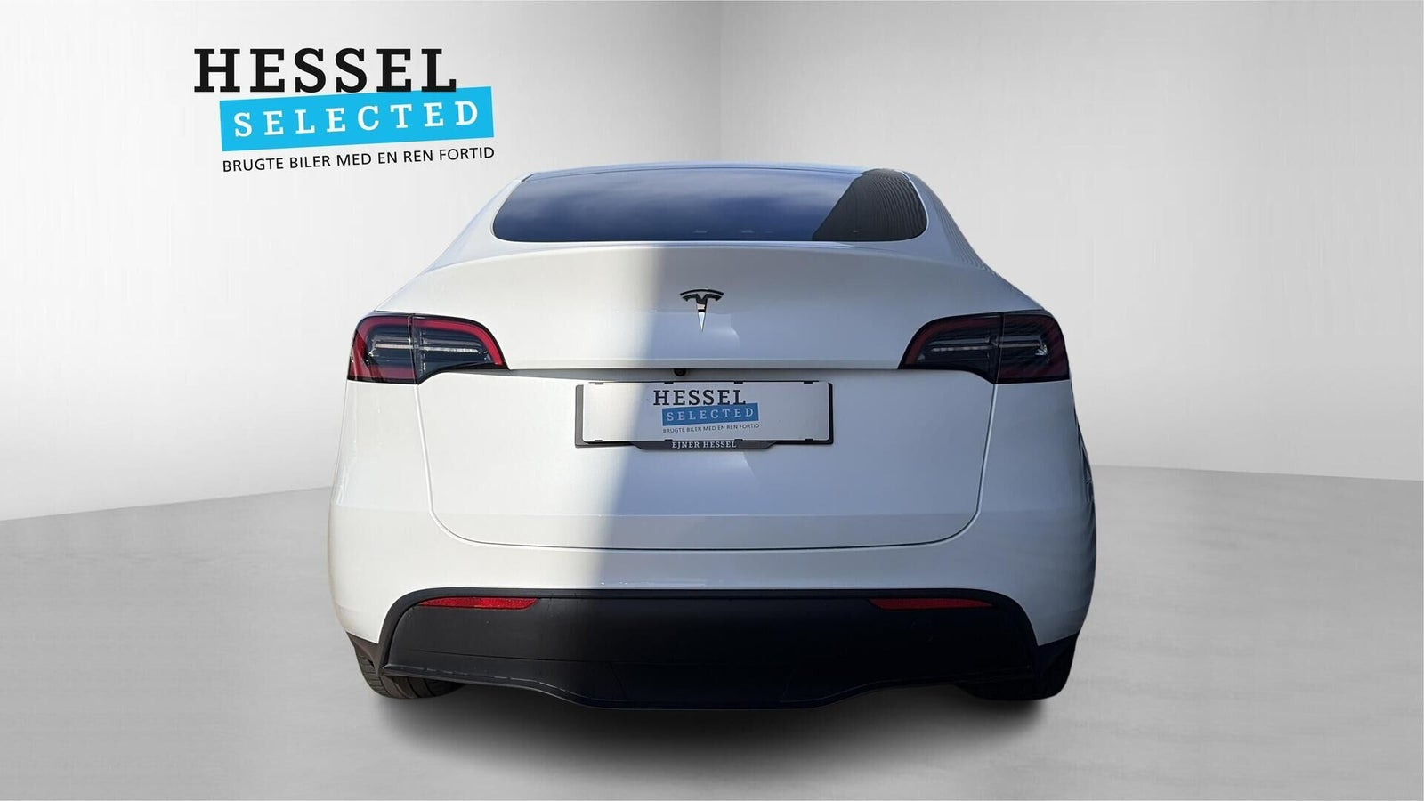 Hvid Tesla Model Y fra 2023