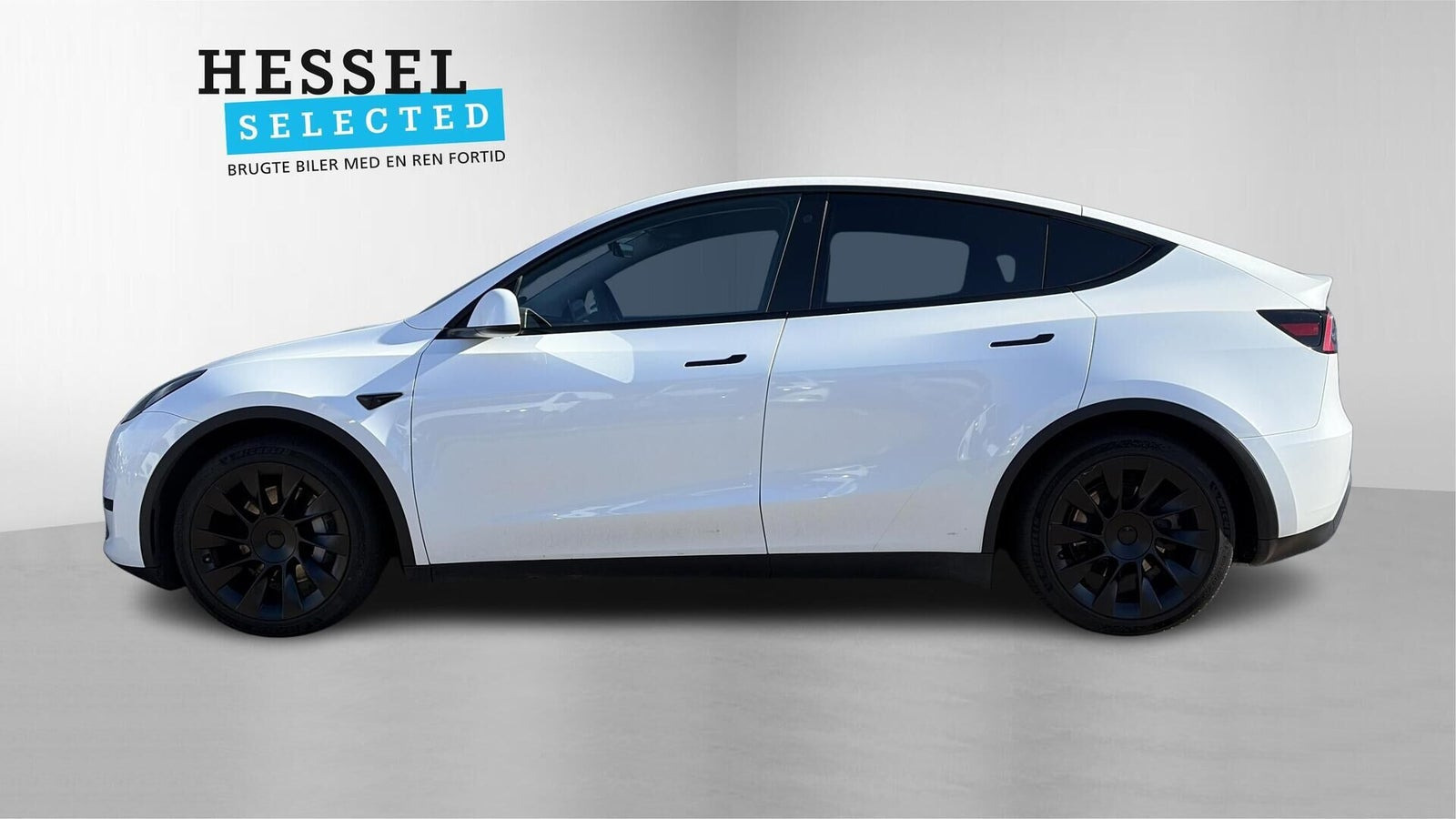 Hvid Tesla Model Y fra 2023