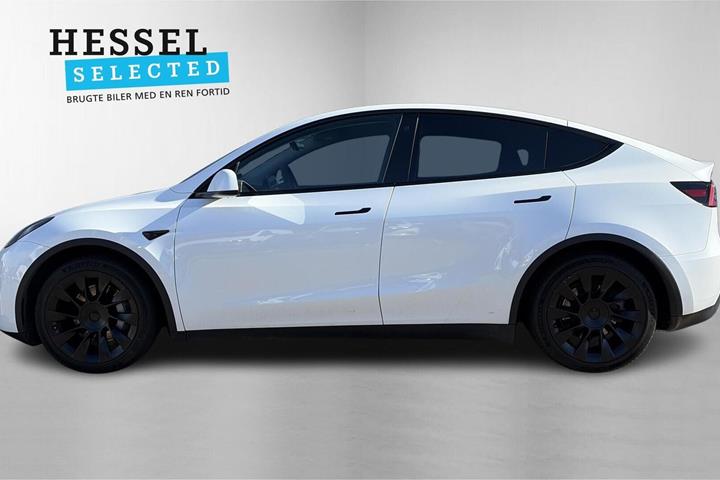 Hvid Tesla Model Y fra 2023