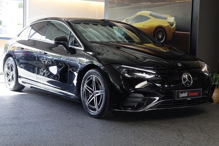 Sort Mercedes EQE350+ fra 2022 set udefra