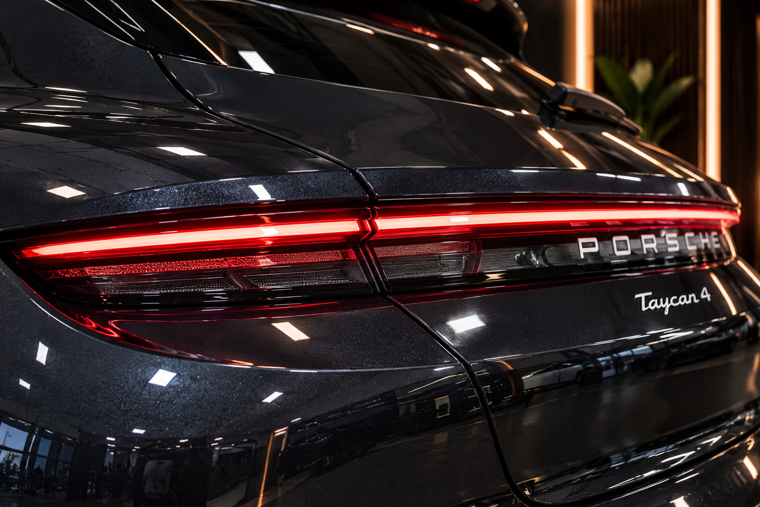 Grå Porsche Taycan 4 fra 2022