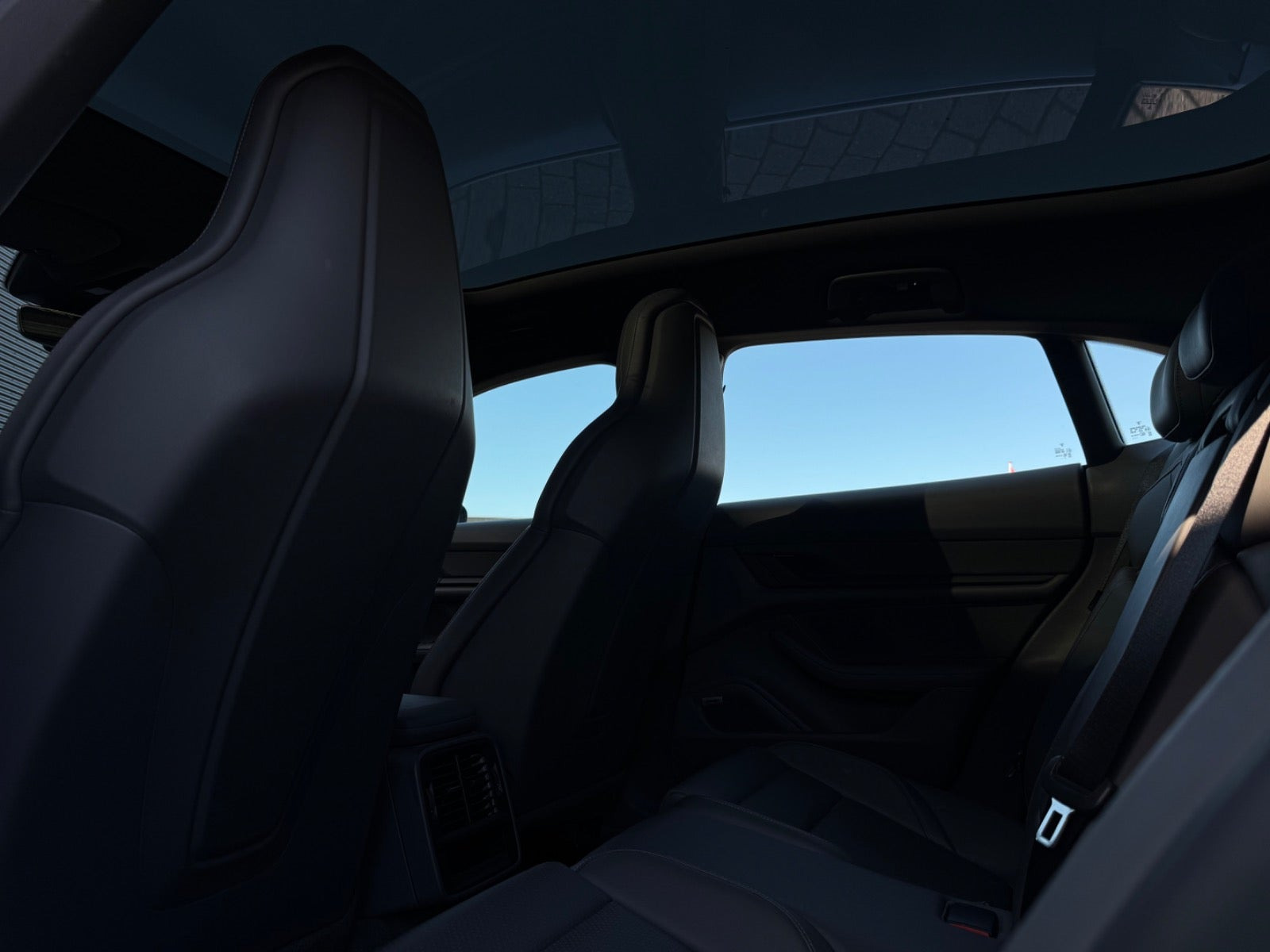 Grå Porsche Taycan 4 fra 2022