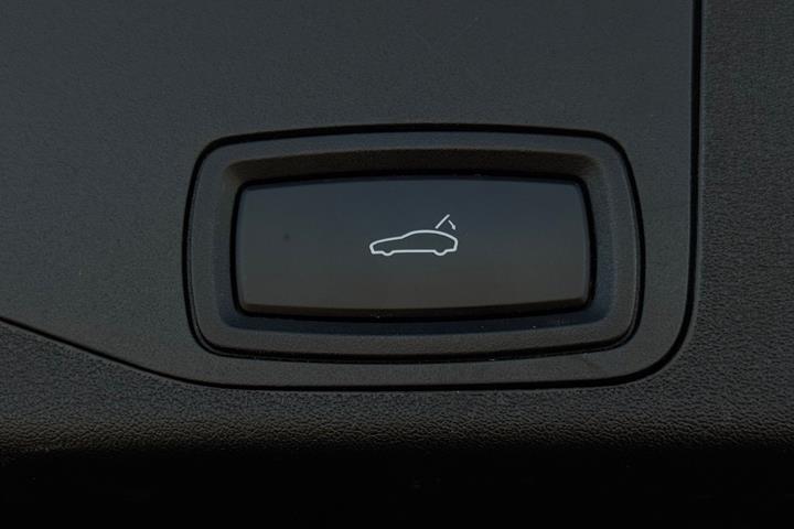 Grå Porsche Taycan 4 fra 2022
