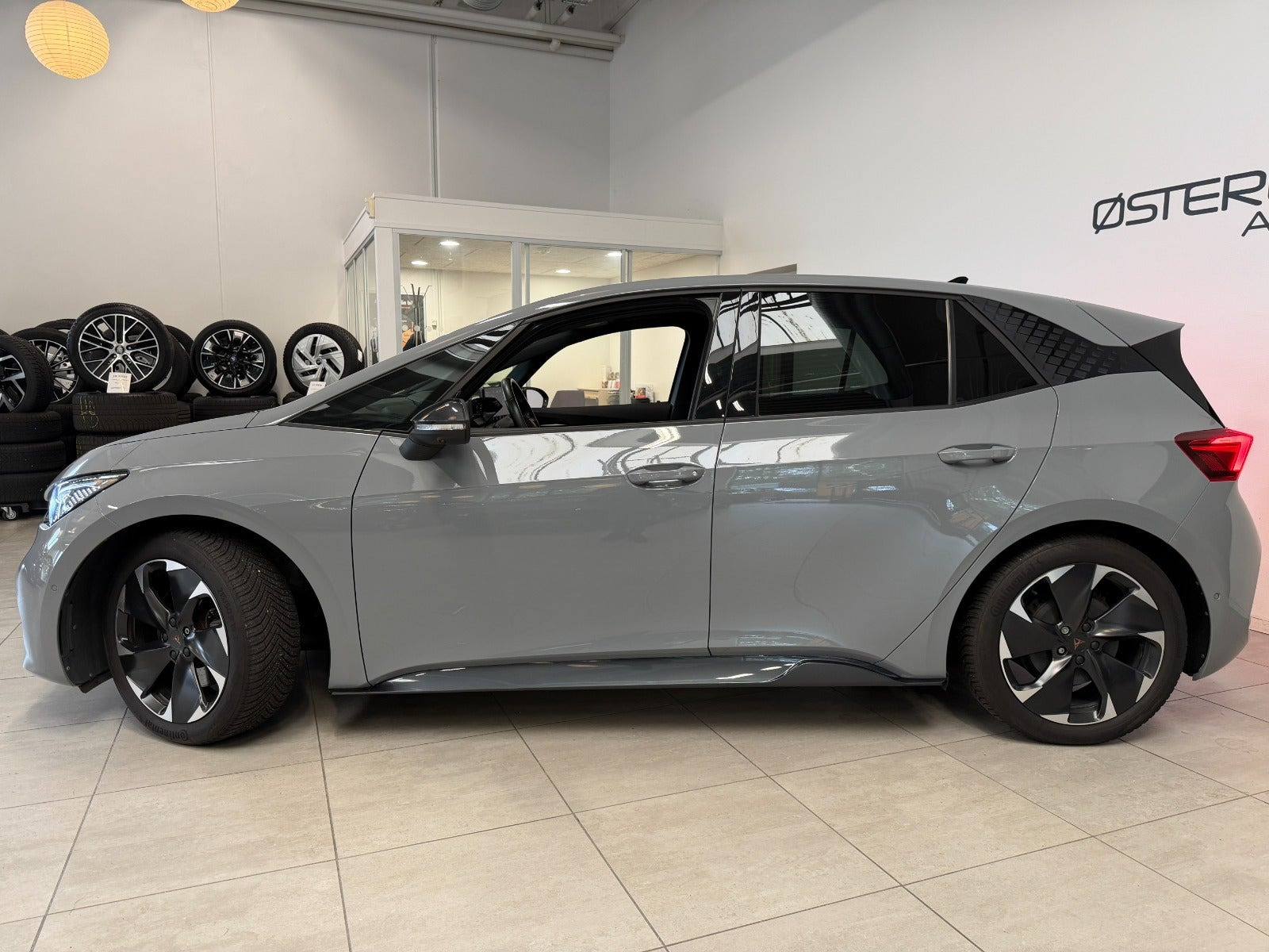 Grå Cupra Born fra 2023