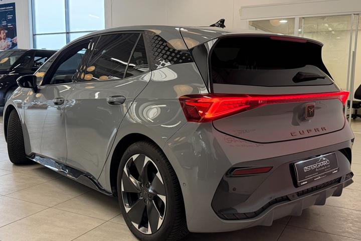 Grå Cupra Born fra 2023