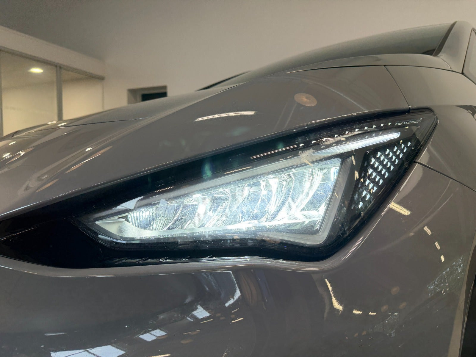 Grå Cupra Born fra 2023