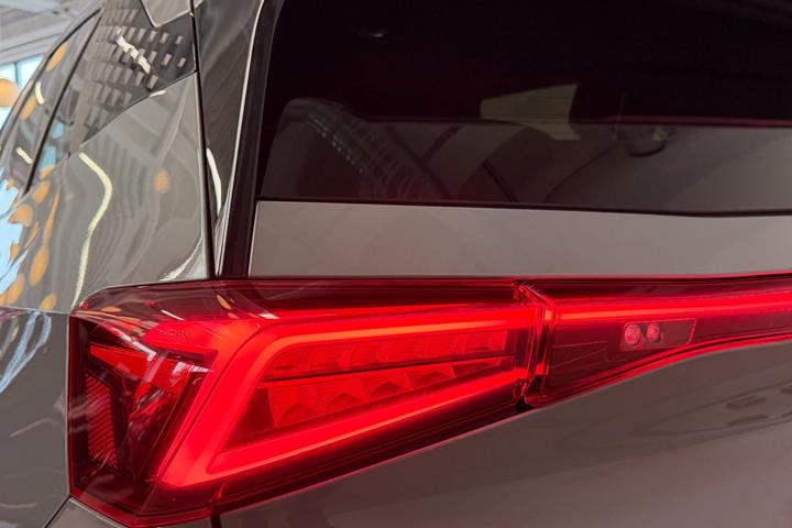 Grå Cupra Born fra 2023