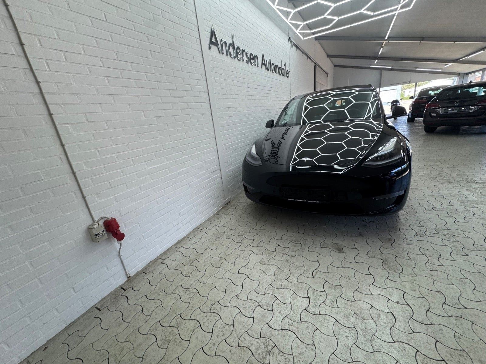 Sort Tesla Model Y fra 2022