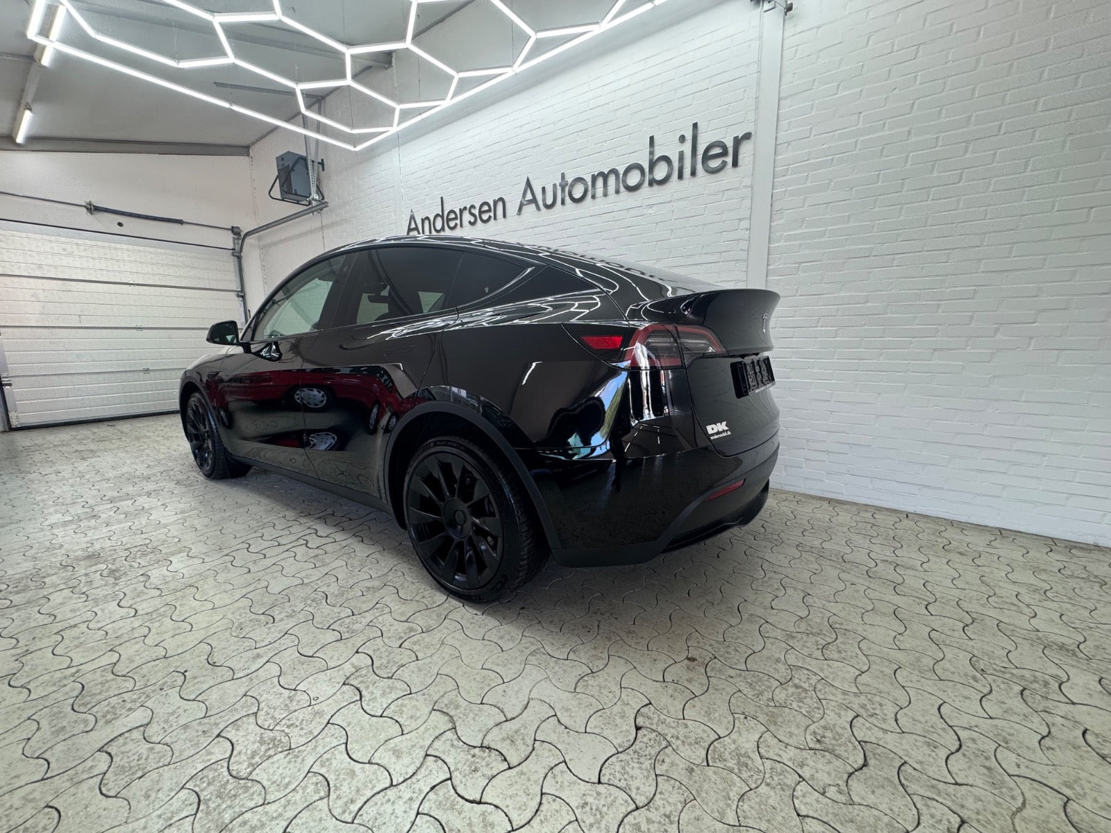 Sort Tesla Model Y fra 2022