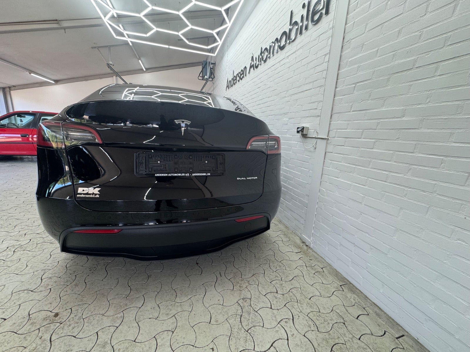 Sort Tesla Model Y fra 2022