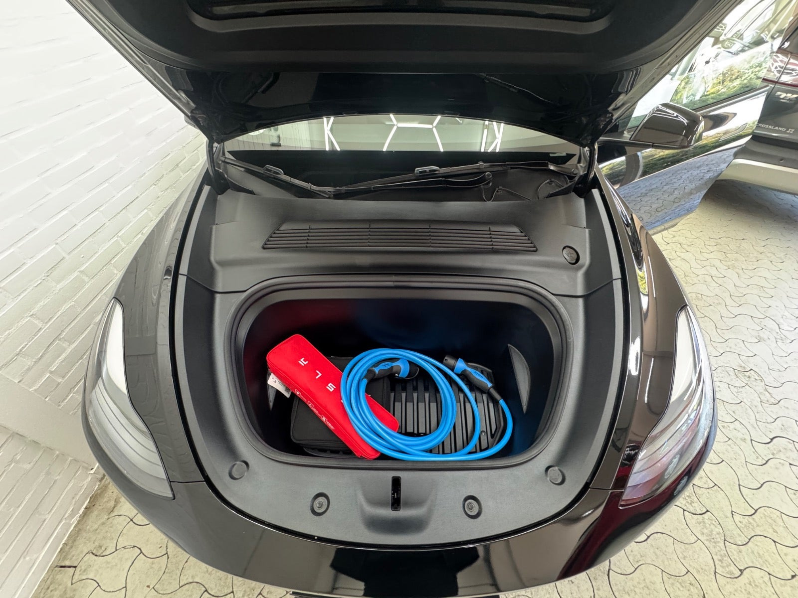 Sort Tesla Model Y fra 2022