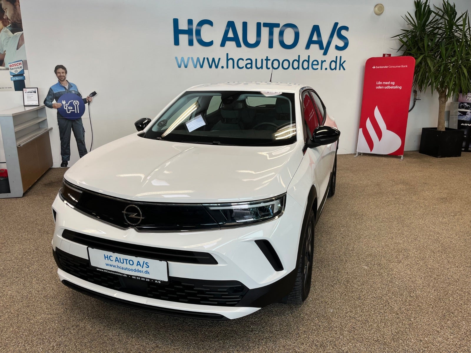 Hvid Opel Mokka-e fra 2023