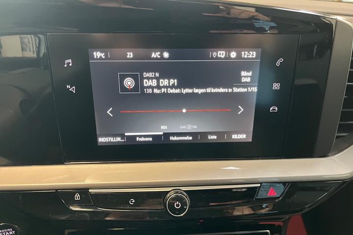 Hvid Opel Mokka-e fra 2023