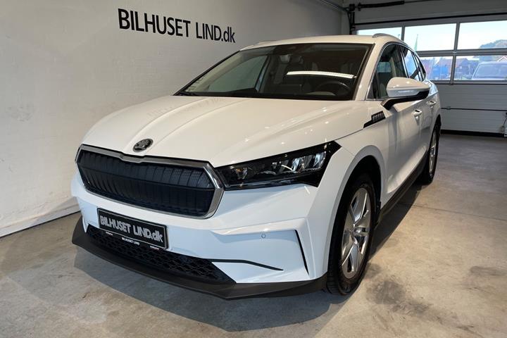 Hvid Skoda Enyaq fra 2023