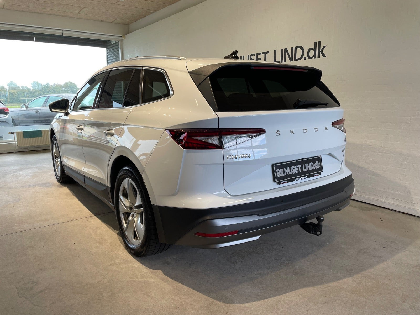 Hvid Skoda Enyaq fra 2023