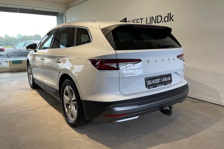 Hvid Skoda Enyaq fra 2023