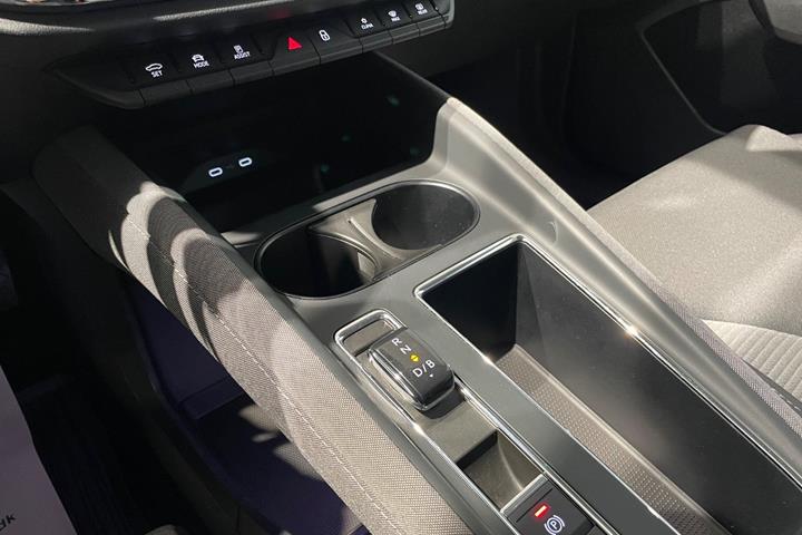 Hvid Skoda Enyaq fra 2023