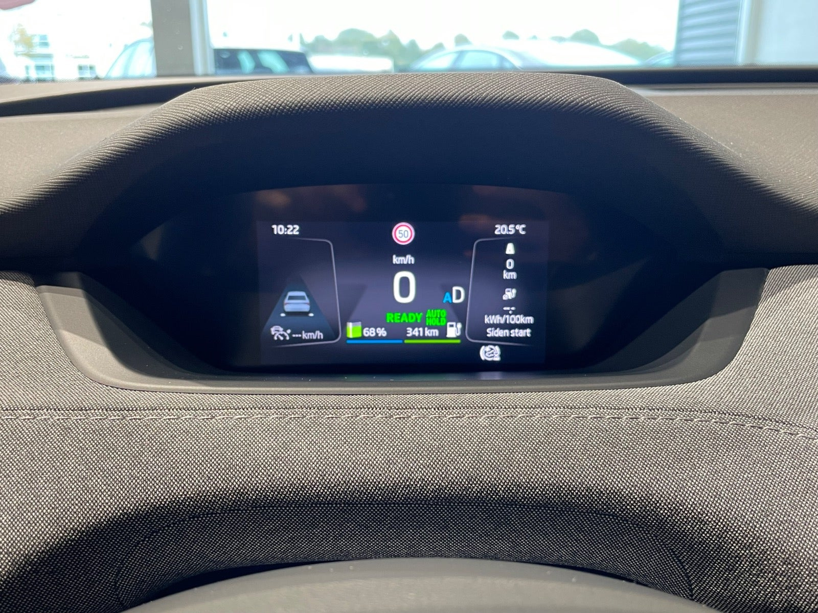 Hvid Skoda Enyaq fra 2023