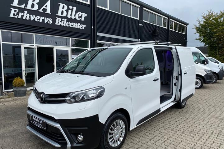 Hvid Toyota ProAce fra 2021