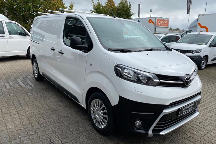 Hvid Toyota ProAce fra 2021