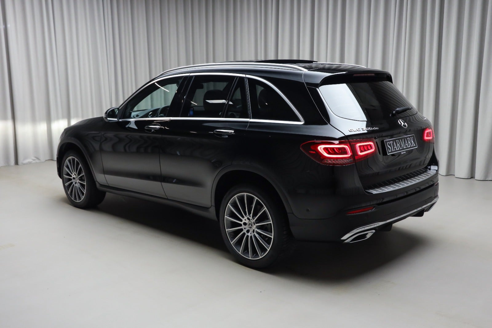 Sort Mercedes GLC300 de fra 2022