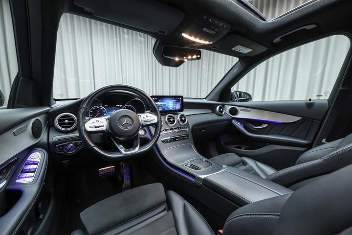 Sort Mercedes GLC300 de fra 2022