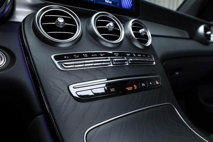 Sort Mercedes GLC300 de fra 2022