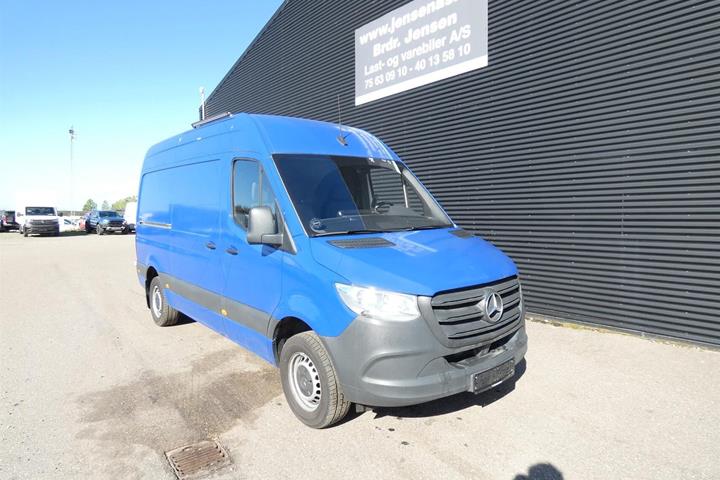 Hvid Mercedes Sprinter 317 fra 2024