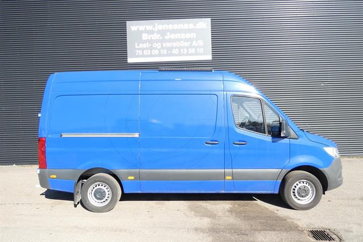 Hvid Mercedes Sprinter 317 fra 2024