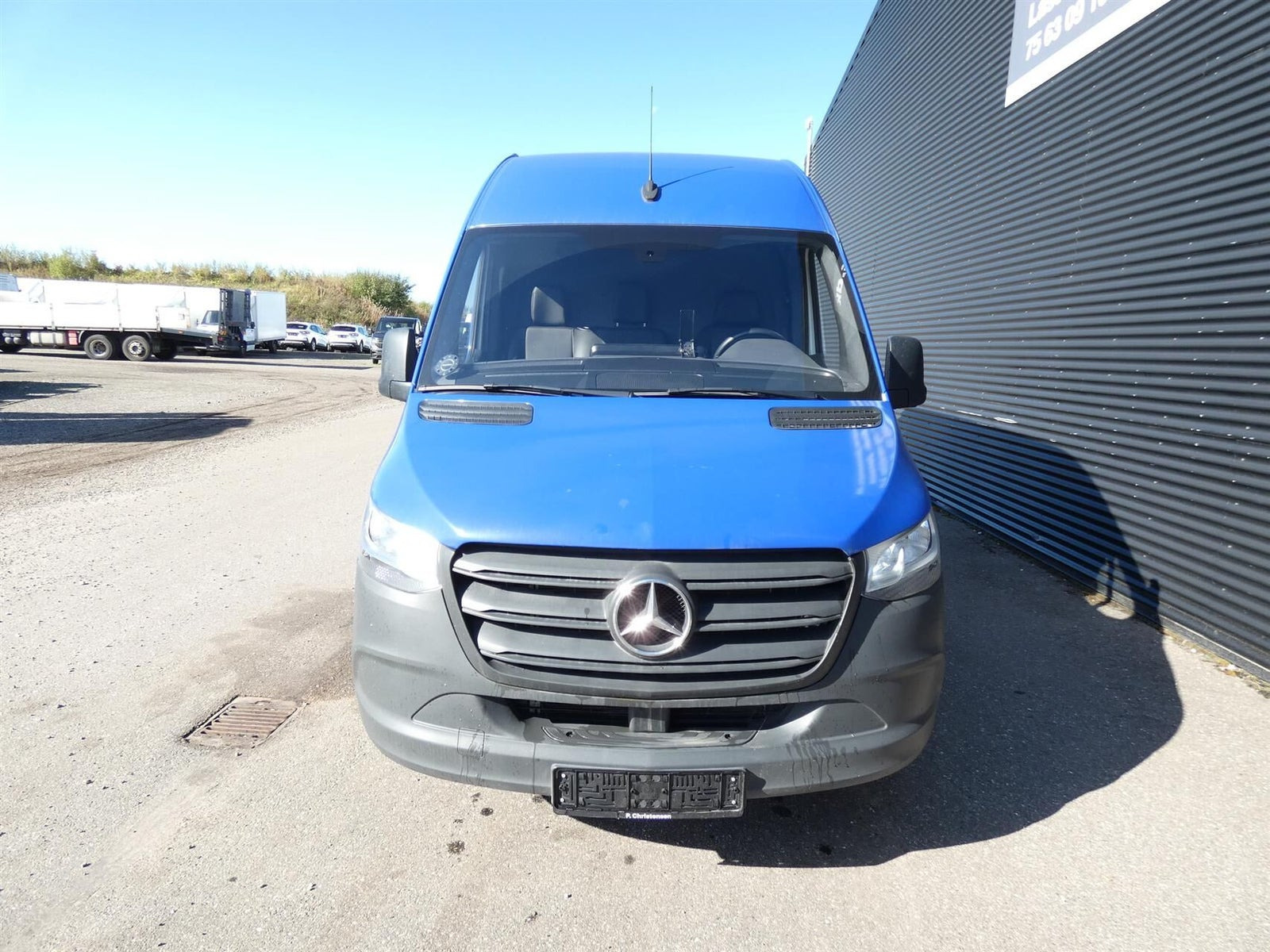 Hvid Mercedes Sprinter 317 fra 2024