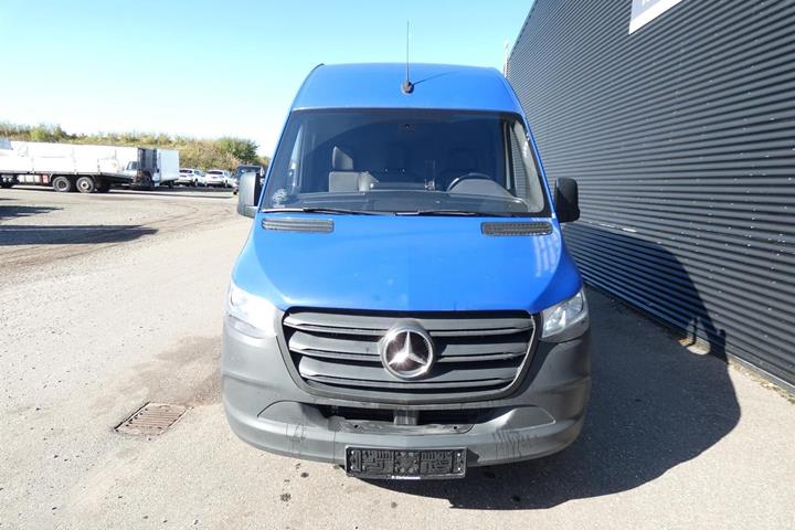 Hvid Mercedes Sprinter 317 fra 2024