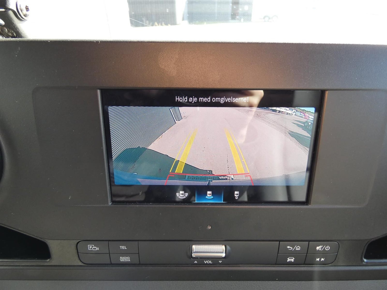 Hvid Mercedes Sprinter 317 fra 2024