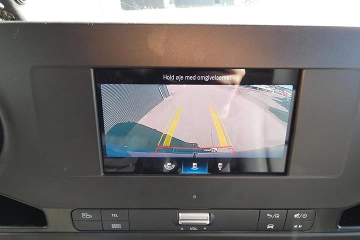 Hvid Mercedes Sprinter 317 fra 2024