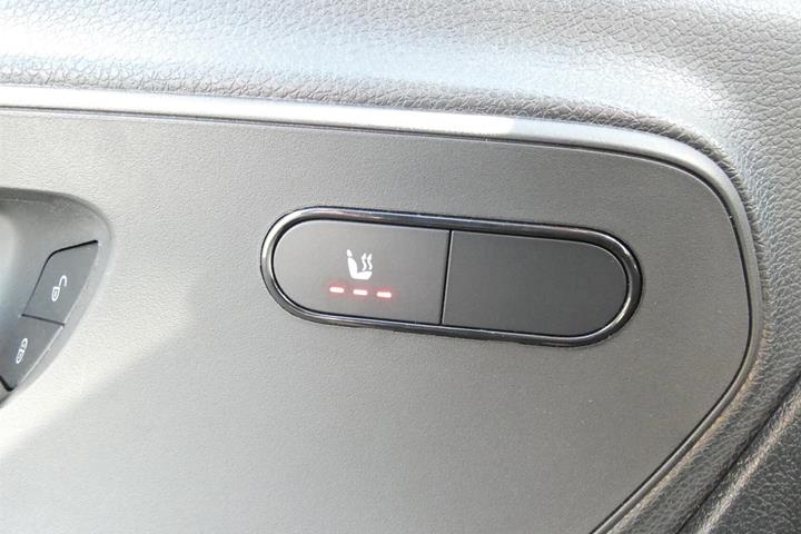 Hvid Mercedes Sprinter 317 fra 2024