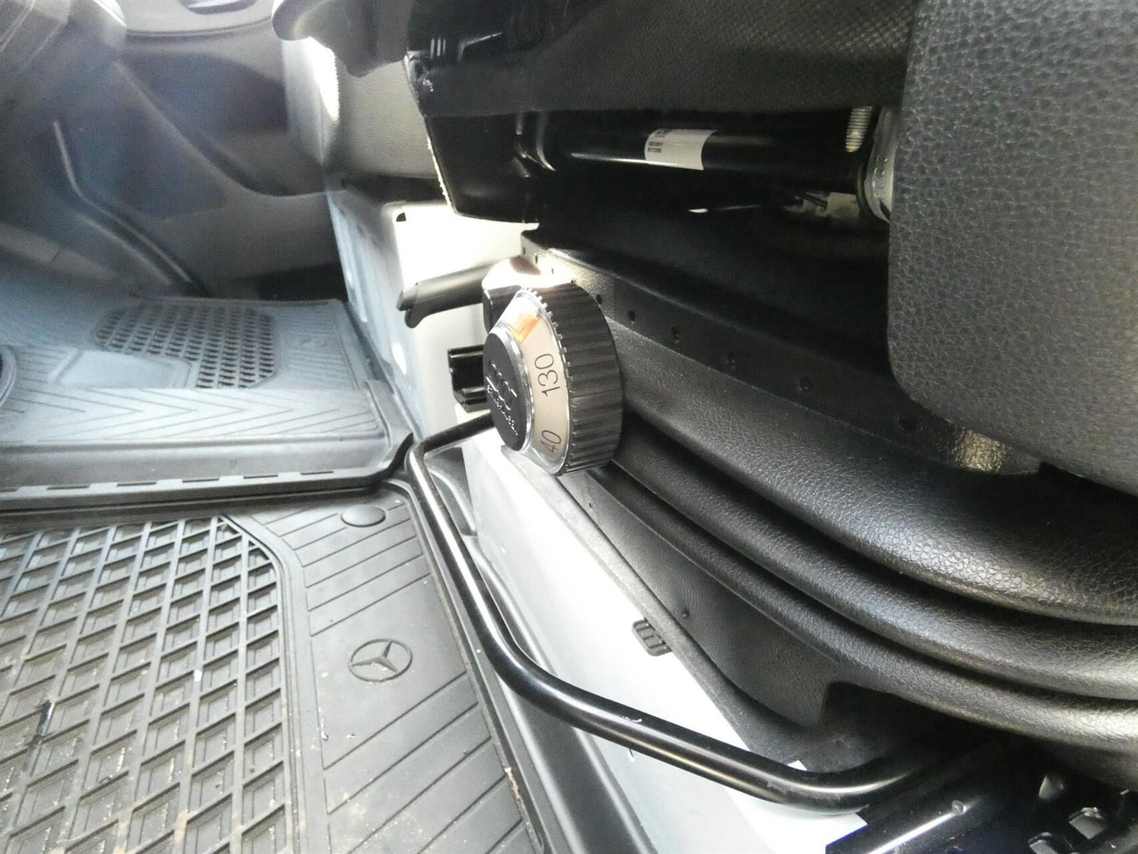 Hvid Mercedes Sprinter 317 fra 2024