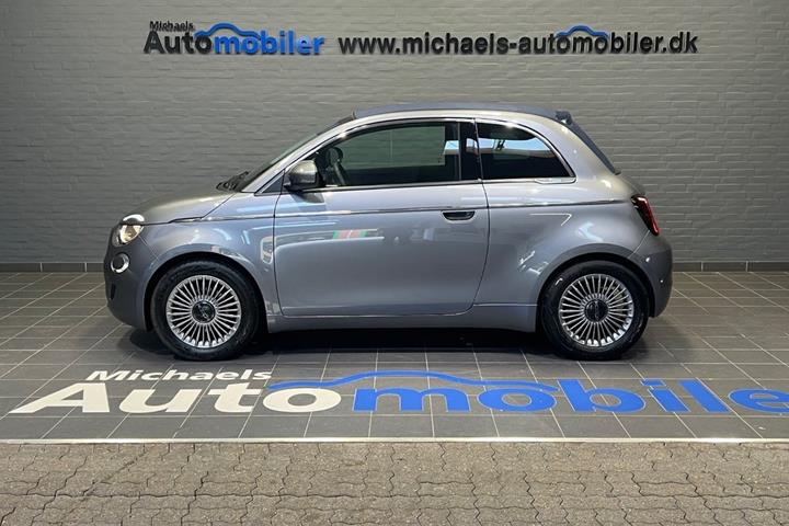 Grå Fiat 500e fra 2023