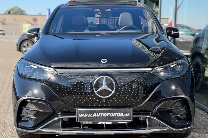 Sort Mercedes EQE350 SUV fra 2024