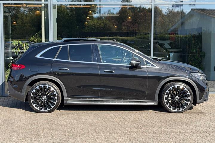 Sort Mercedes EQE350 SUV fra 2024