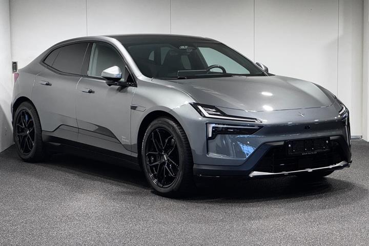 Grå Polestar 4 fra 2025