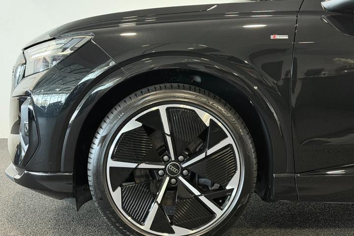 Sort Audi Q4 e-tron fra 2024